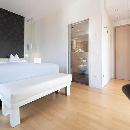 Hotell Tobago Garda (Verona)